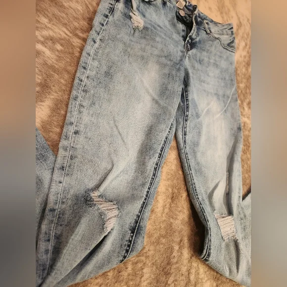 Acid washed Distressed Jeggings, size 6 - Picture 2 of 5